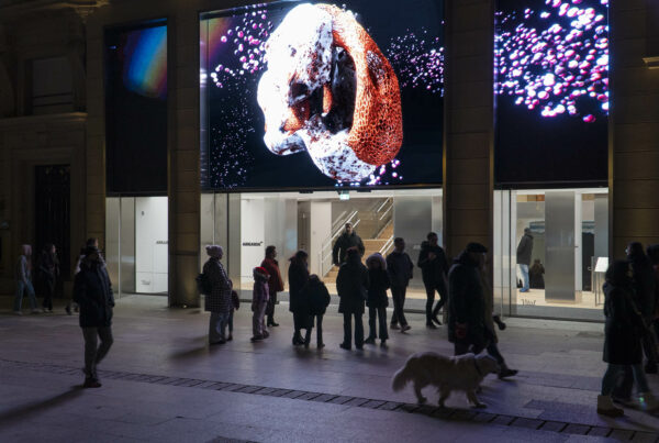 Instalación de arte digital basada en datos en la fachada LED del centro cultural ARKABIA
