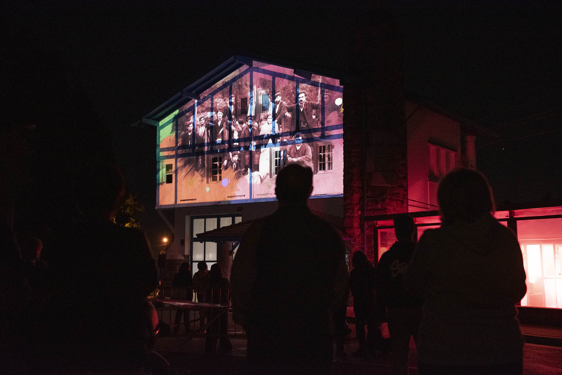 videomapping-funicular-la-reineta-elektrart.webp Videomapping del centenario del Funicular de La Reineta sobre la fachada de la estación